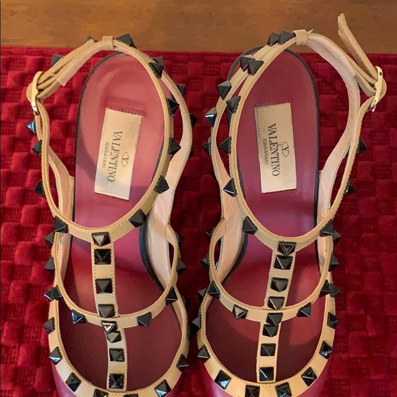 Valentino Garavani Pump - Picture 2 of 8